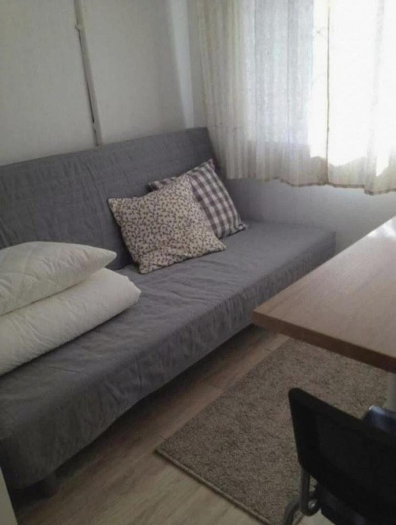 Одноместный (Небольшая комната с диваном-кроватью, собственной мини-кухней,  и общей ванной комнатой) хостела Комнаты на Мингажева, Уфа
