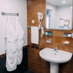 Туалетные принадлежности, фен, халаты и тапочки