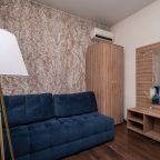 Апартаменты (Апартаменты №9 на третьем этаже), Апартаменты У метро Суконная Слобода