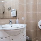 Апартаменты (Апартаменты №9 на третьем этаже), Апартаменты У метро Суконная Слобода