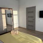 Апартаменты (Новые 8-1 на 3 этаже), Апартаменты У метро Суконная Слобода