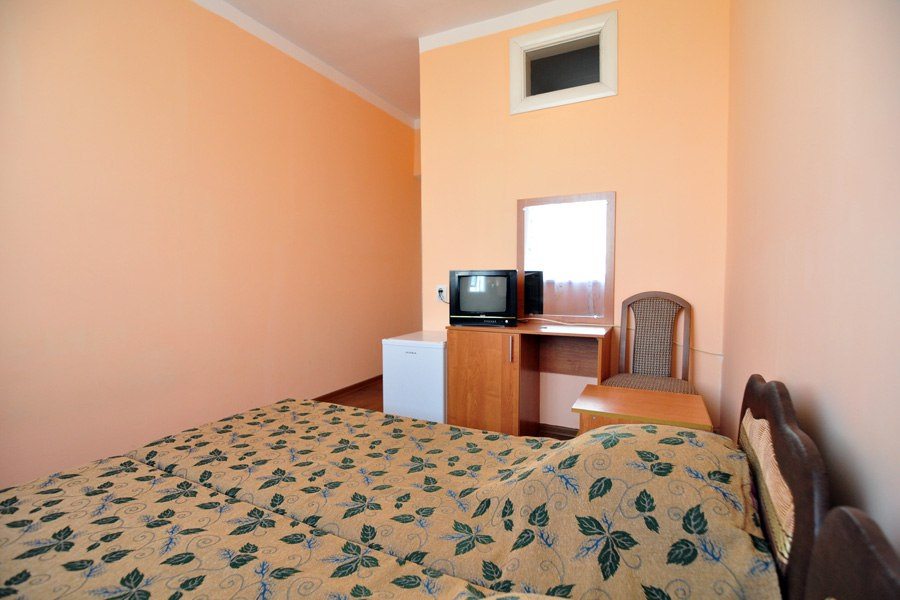 Двухместный (Комфорт с двумя односпальными кроватями) гостевого дома Арарат, Витязево