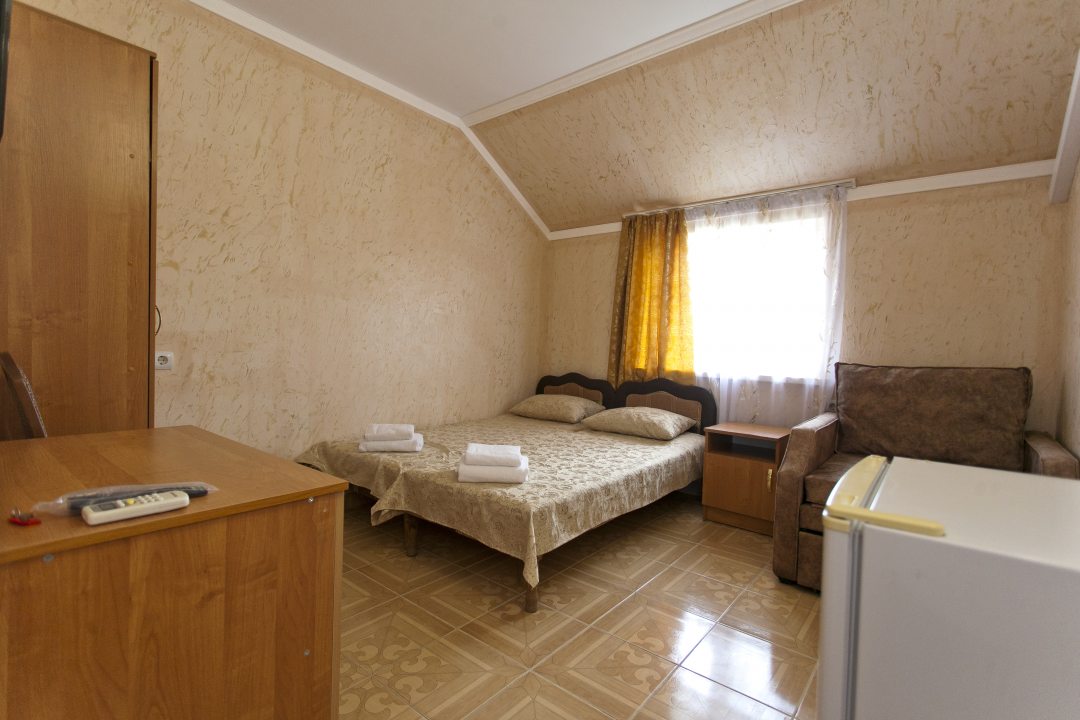 Трехместный (Комфорт) гостевого дома Арарат, Витязево