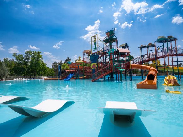 Курортный комплекс Азовский, Щелкино, Крым