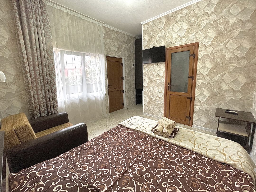 Трехместный (Стандартный Двухместный номер с 1 кроватью или 2 отдельными кроватями) мини-отеля Mini Hotel Verona, Лазаревское