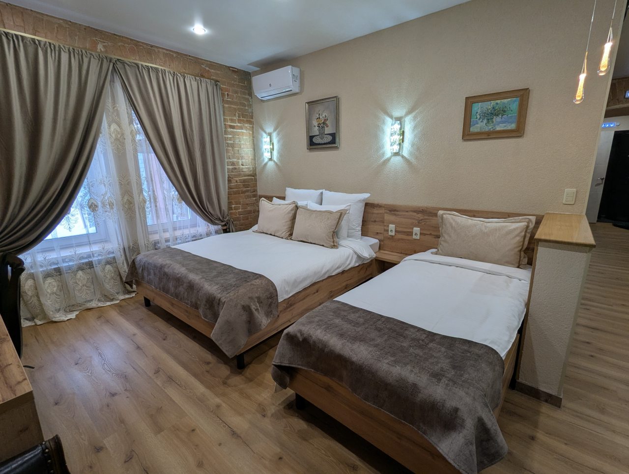 De Luxe (Семейный), Отель Галерея