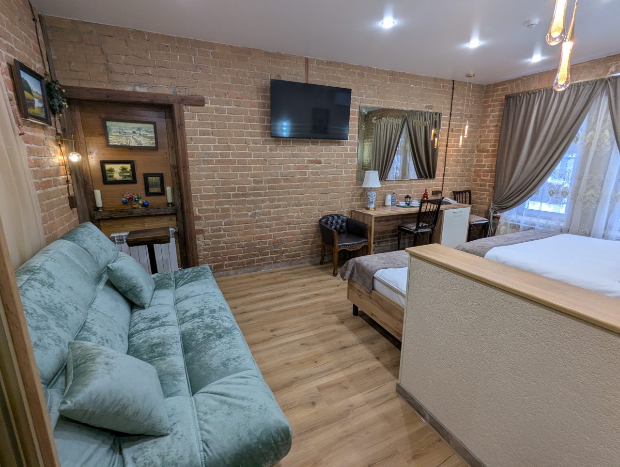 De Luxe (Семейный), Отель Галерея