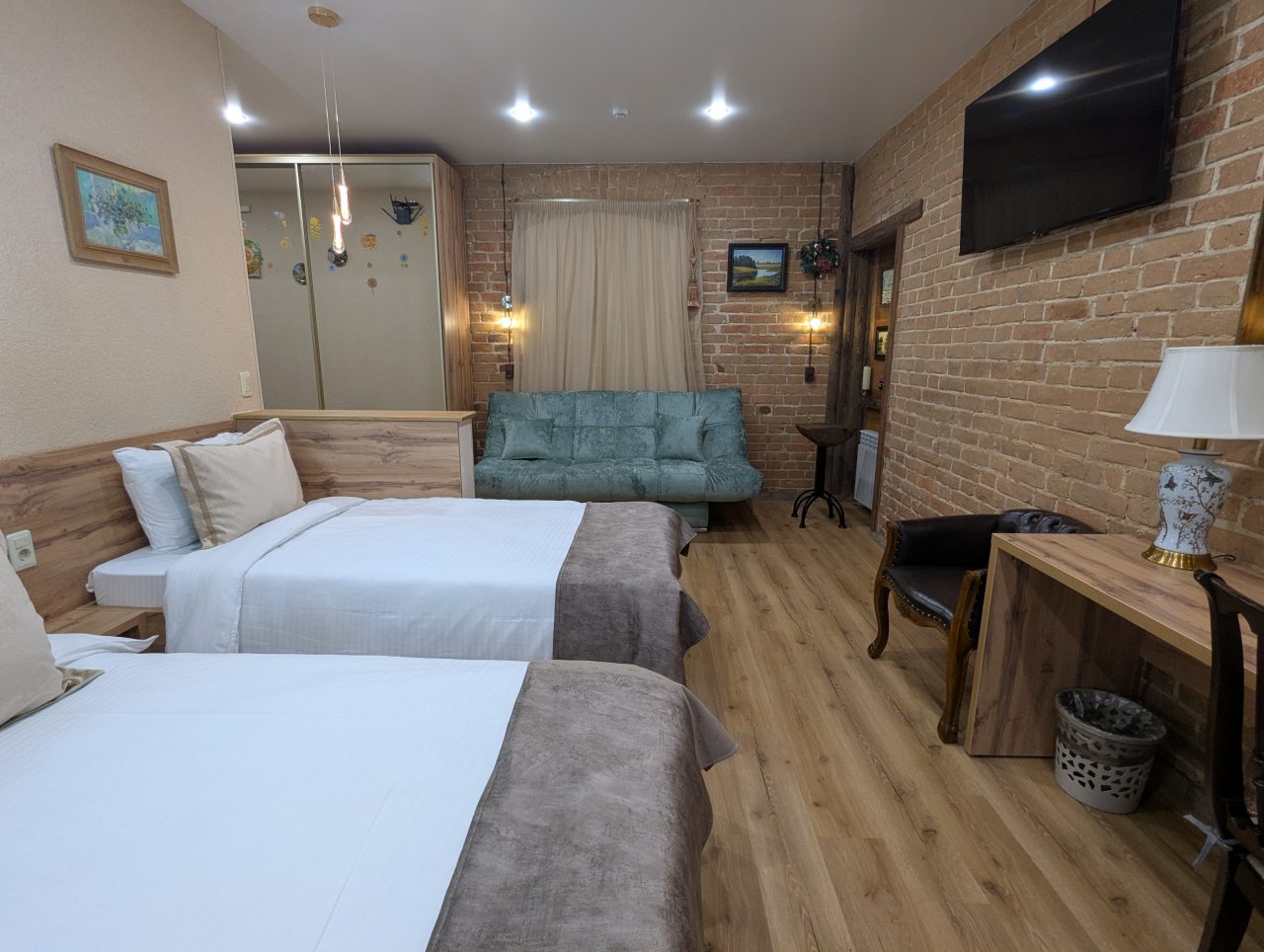 De Luxe (Семейный), Отель Галерея