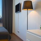Апартаменты (Лондон с видом на город), Гостевой дом Home Hotel на Малышева