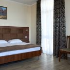 Двуспальная кровать