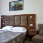 Двуспальная кровать