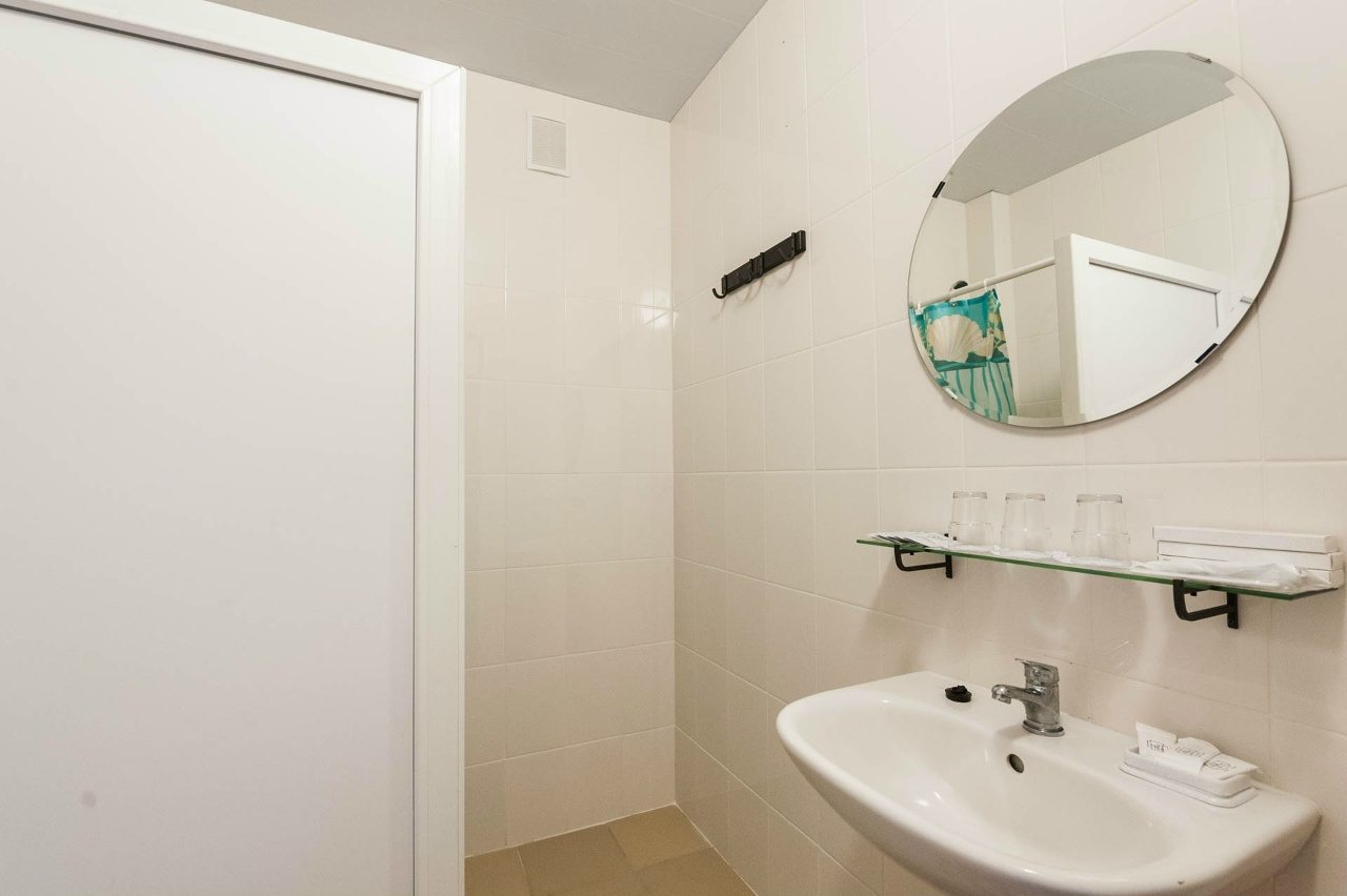 Трехместный (С двуспальной кроватью и креслом-кроватью), Турбаза Парус