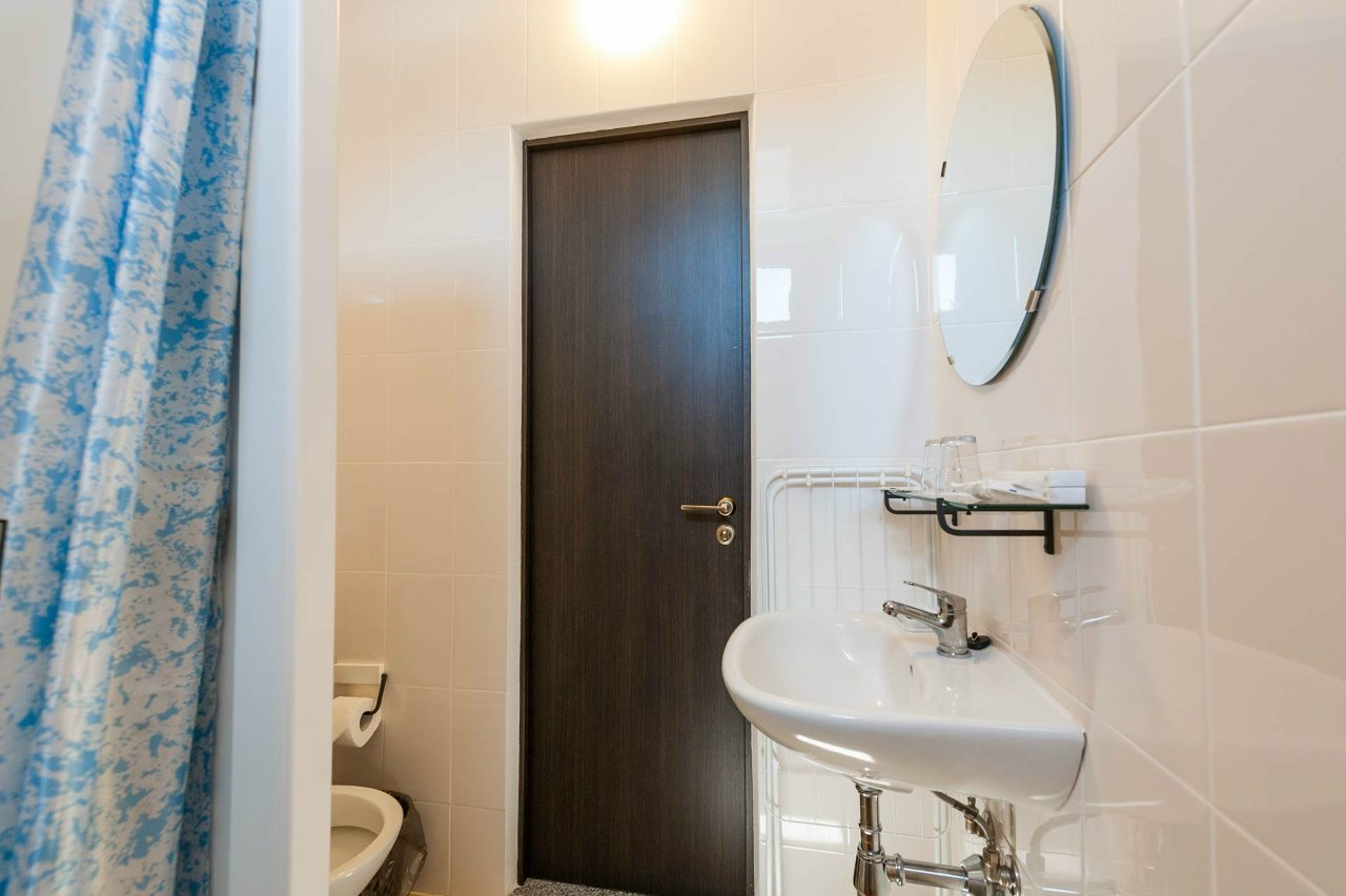 Трехместный (С двуспальной кроватью и креслом-кроватью), Турбаза Парус