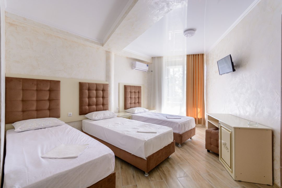 Пятиместный (Семейный номер с балконом) отеля Grand Hotel Monte, Лермонтово