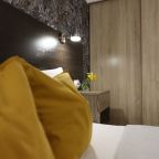 Студио (Lux Red), LOFT & HOME Apartments