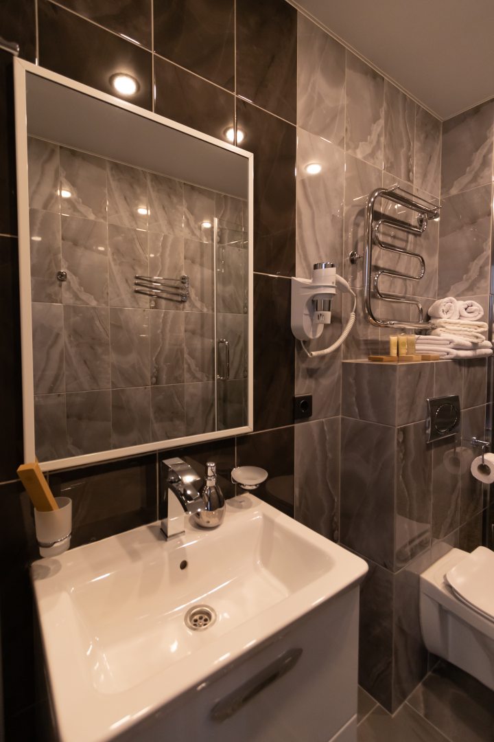 Ванная комната в номере отеля Meereen Hotel, Невинномысск
