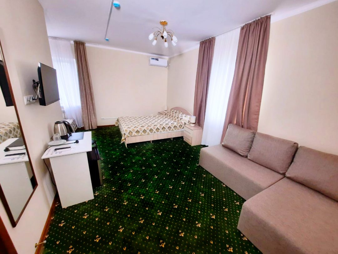 Семейный (Комфорт двуспальная+диван+кресло) гостиницы НОМАД, Элиста