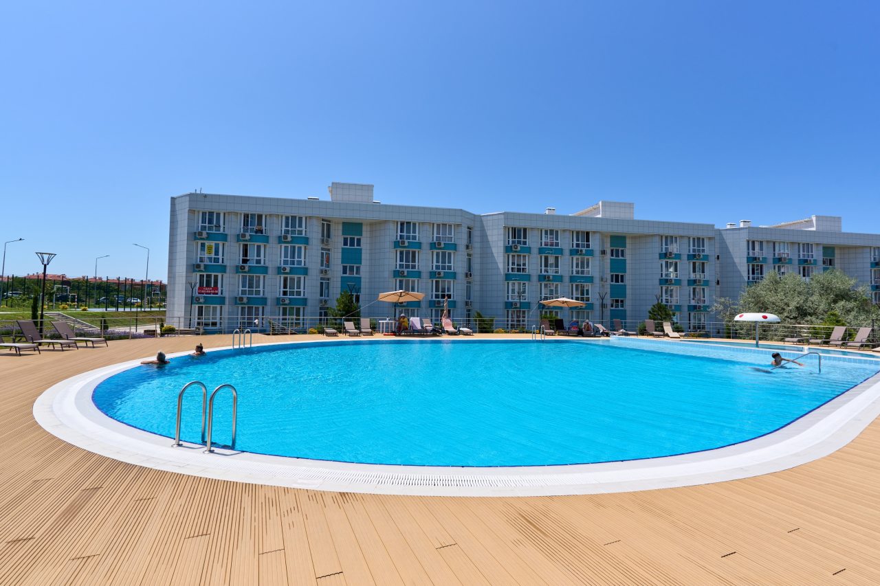 Открытый плавательный бассейн, Апарт-отель Адмиральская лагуна