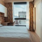 Апартаменты (Охта Парк Люкс Resort с сауной, террасой и одной спальней), Апартаменты Охта Парк Люкс Resort с сауной и камином