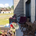 Апартаменты (Охта Парк Люкс Resort с сауной, террасой и одной спальней), Апартаменты Охта Парк Люкс Resort с сауной и камином
