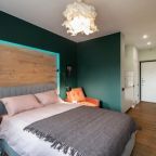 Студио с большой кроватью и кухней