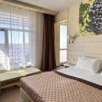 Трехместный (Комфорт плюс с террасой), Гостевой дом Лоза Хутор