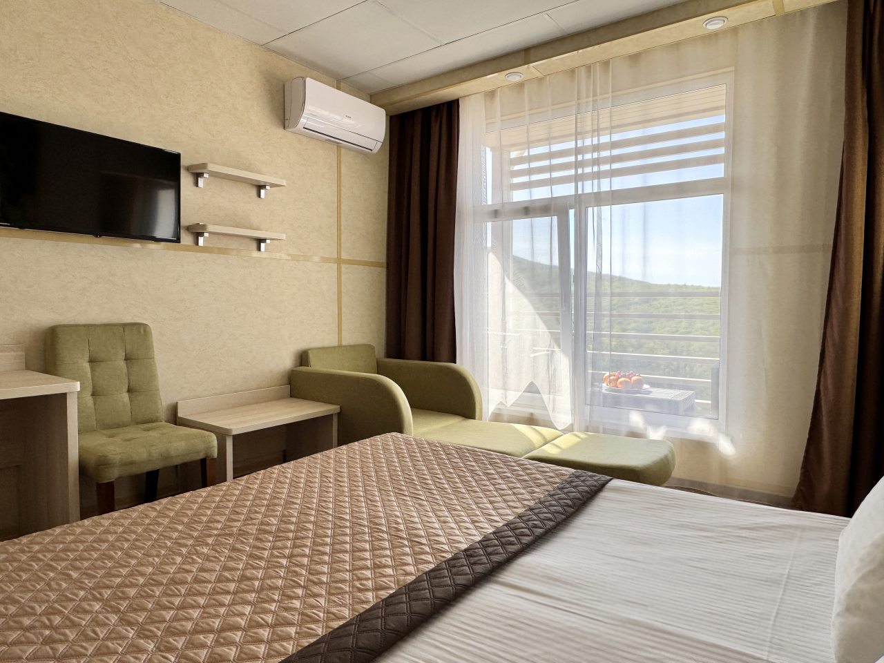 Трехместный (Комфорт плюс с террасой), Гостевой дом Лоза Хутор