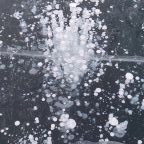 прозрачный лед Байкала с пузырьками