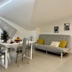 Апартаменты (Апартаменты №5 "Джуниор" на мансардном этаже), Апартаменты Саквояж