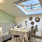 Апартаменты (Апартаменты №10 "Люкс" на мансардном этаже), Апартаменты Саквояж