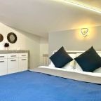 Апартаменты (Апартаменты №11 "Семейный Люкс" на мансардном этаже), Апартаменты Саквояж