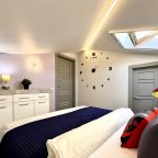 Апартаменты (Апартаменты №12 "Семейные" на мансардном этаже), Апартаменты Саквояж