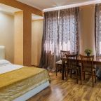 Апартаменты (с одной двуспальной и одной односпальной кроватями), Apart M Hotel