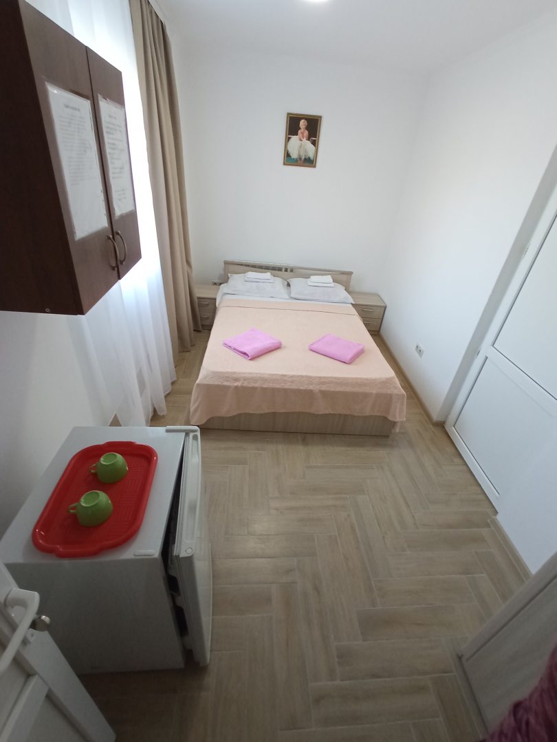 Двухместный (Двухместный номер с одной двухспальной кроватью и собственной ванной комнатой) гостиницы У Степана, Геленджик