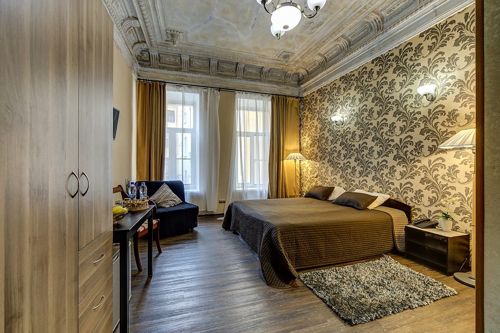 Люкс (Гостевая комната с камином и кухонным уголком и кроватью King Size) гостевых комнат На Марата 8, Санкт-Петербург