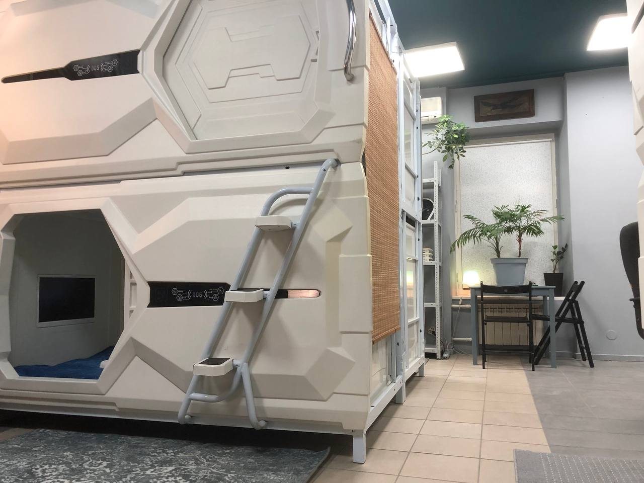 Капсулы 110х200 см, возможно размещение с детьми. Общий вид