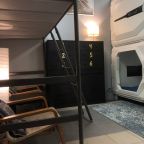 Уголок с капсулами 110х200 см.  Кресла, журнальный столик.