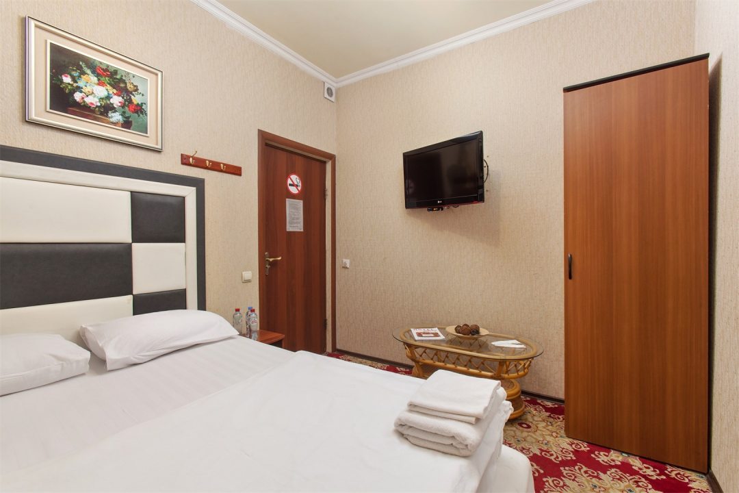 Двухместный (Эконом с общей ванной комнатой без окна) мини-отеля Pillows hotel, Москва