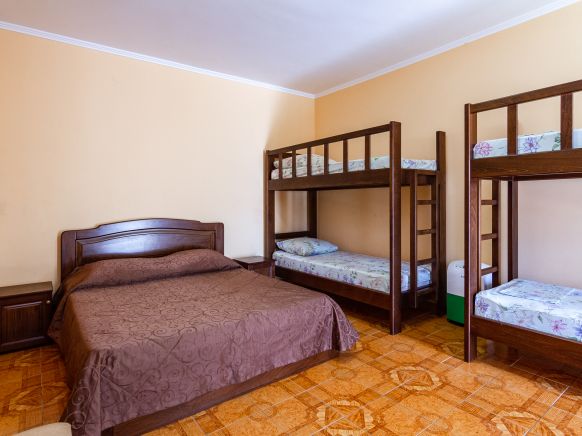 Фотография номера гостевого дома ЮГ