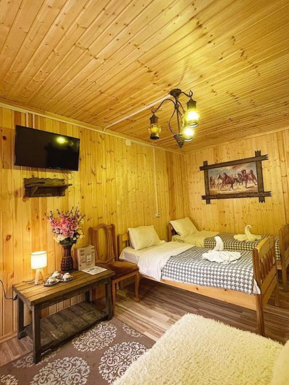 Восьмиместный Мужской (Кровать в восьмиместном общем номере для мужчин) гостиницы Hayat Haus, Архыз