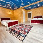 Спальная комната с 2 двуспальными кроватями queen size
