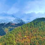 Вид с балкона на 2 этаже дома.