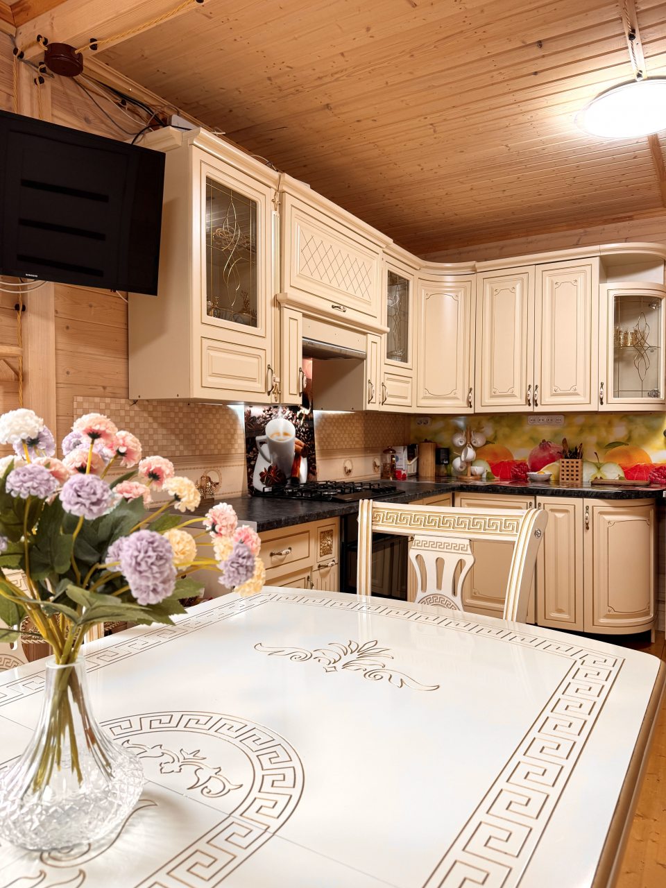 Кухня на 1 этаже дома.