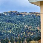 Вид с балкона на 2 этаже дома.