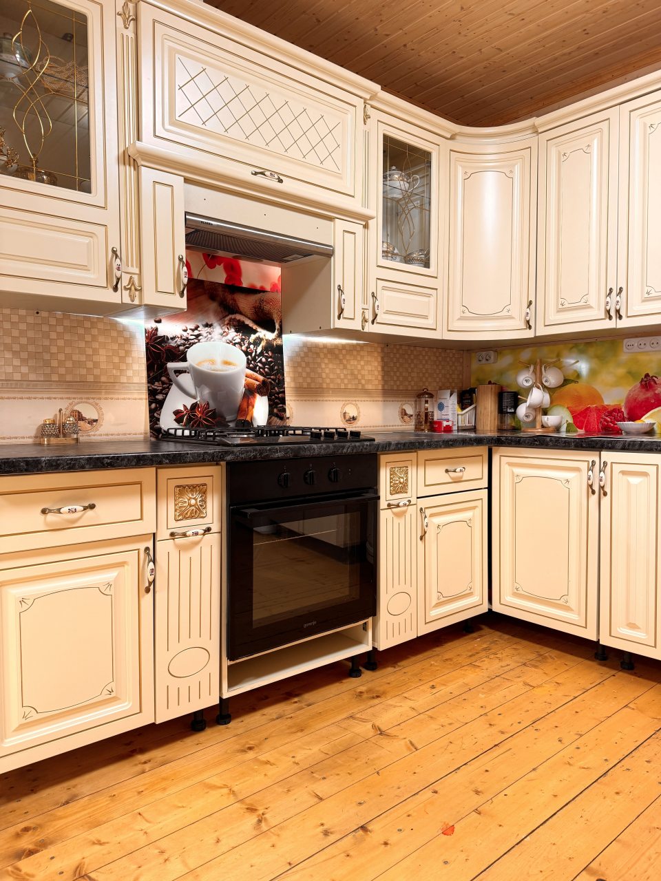 Кухня на 1 этаже дома.