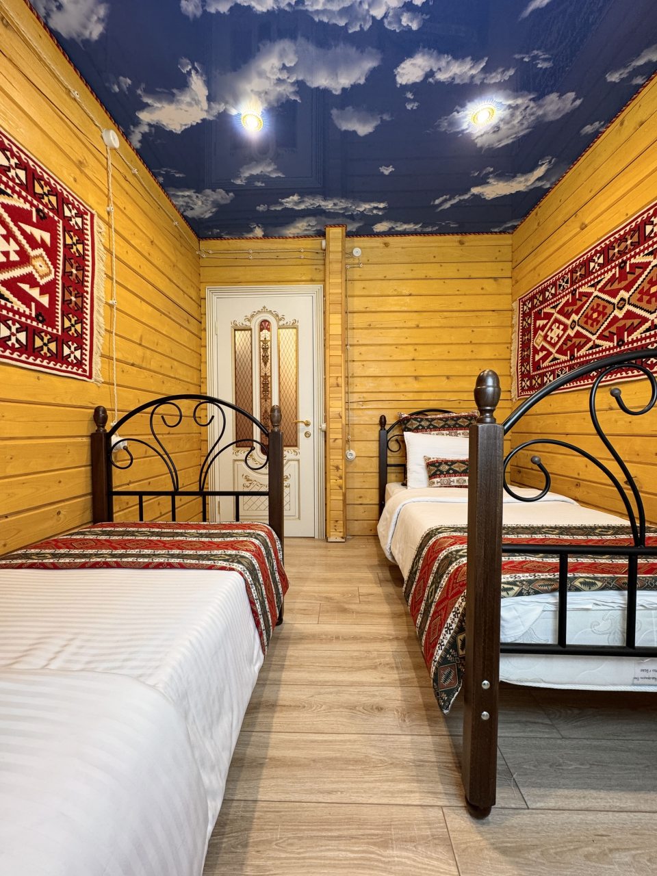 Вторая спальная комната. Две односпальные кровати