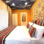 Первая спальная комната. Двуспальная кровать queen size