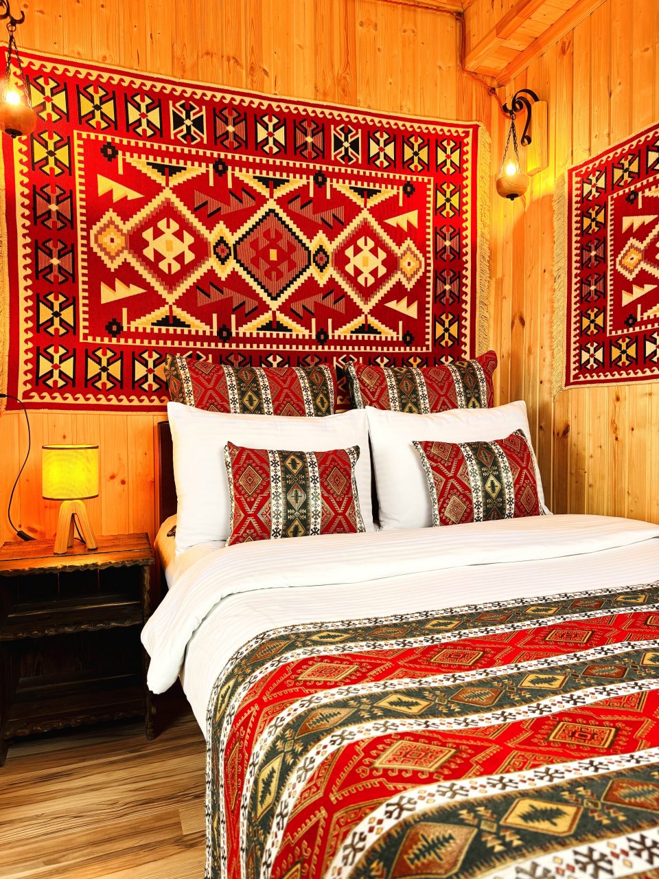 Трёхместный и более (Улучшенный стандарт с видом на горы | без балкона | 2 этаж), Гостевой дом Hayat Haus