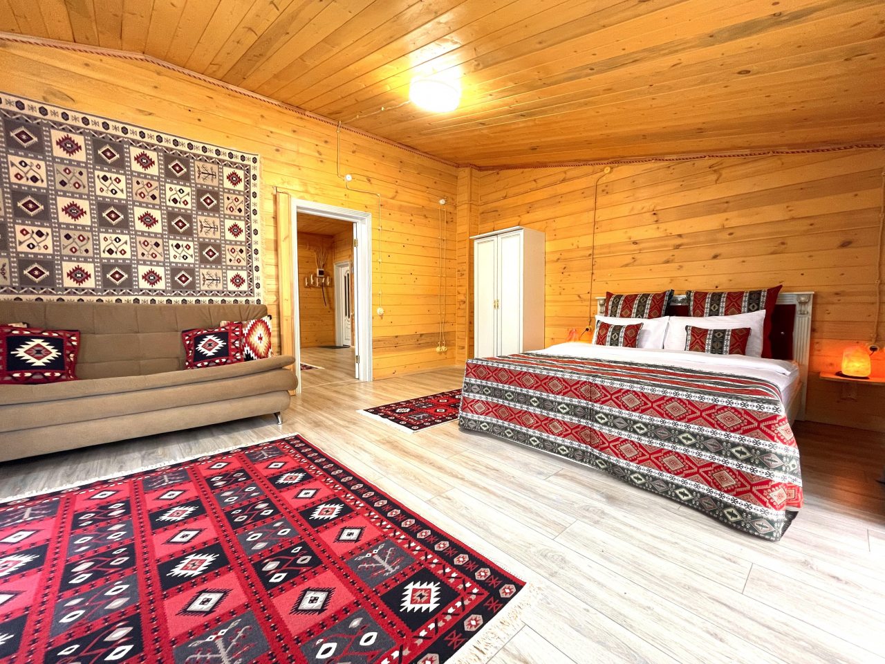 Номер (Трехкомнатный улучшенный комфорт с видом на горы | 3 этаж), Гостевой дом Hayat Haus