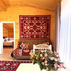 Номер (Трехкомнатный улучшенный комфорт с видом на горы | 3 этаж), Гостевой дом Hayat Haus